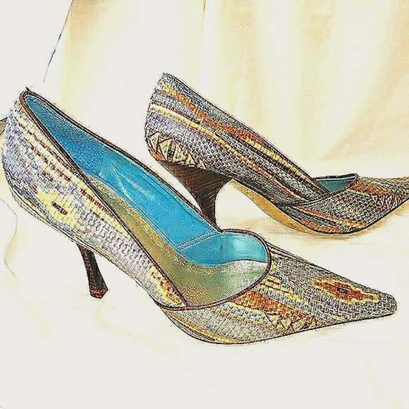 Stunning Heels, BCBG. like new, not a spot on them - Picture 6 of 8